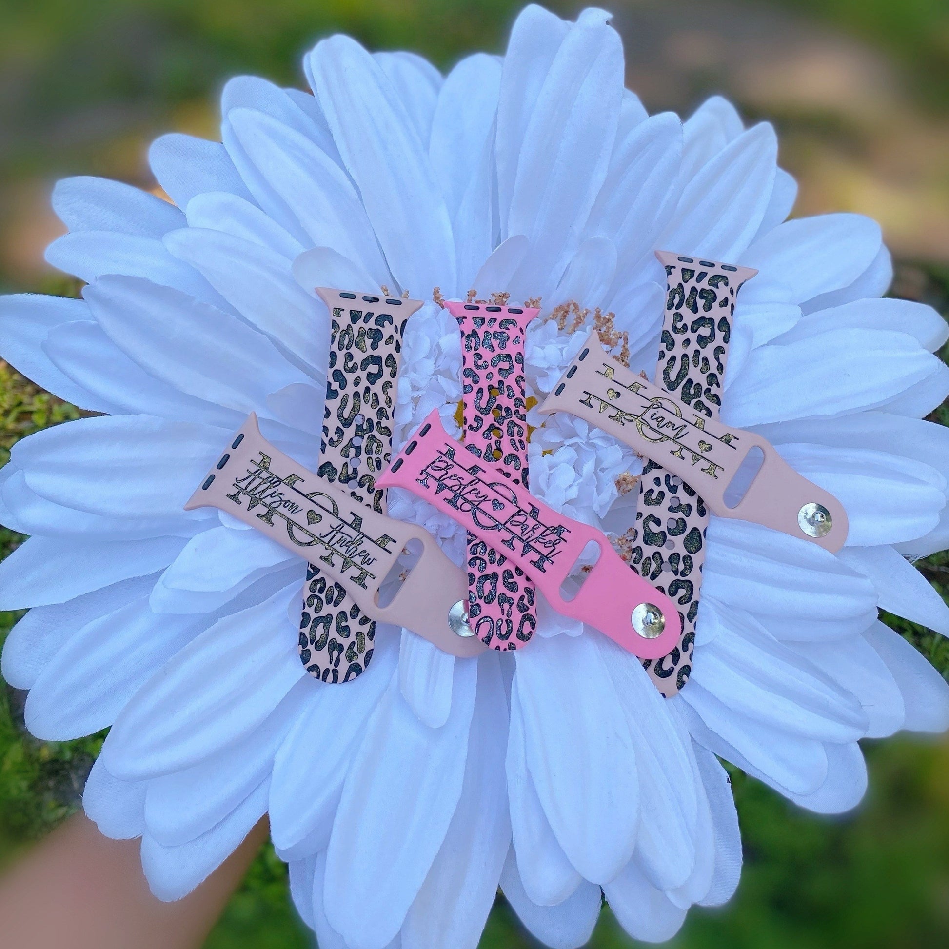 Leopard Print Watch Band Cheetah Print custom laser engraved watch band Mommy, Mama, Mom, Nana, gift apple watch band 38 40 41 42 45 49 mm