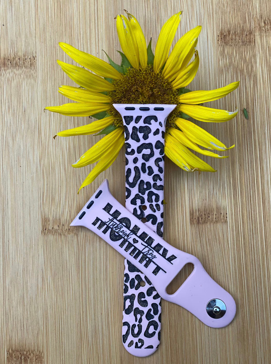 Leopard Print Watch Band Cheetah Print custom laser engraved watch band Mommy, Mama, Mom, Nana, gift apple watch band 38 40 41 42 45 49 mm