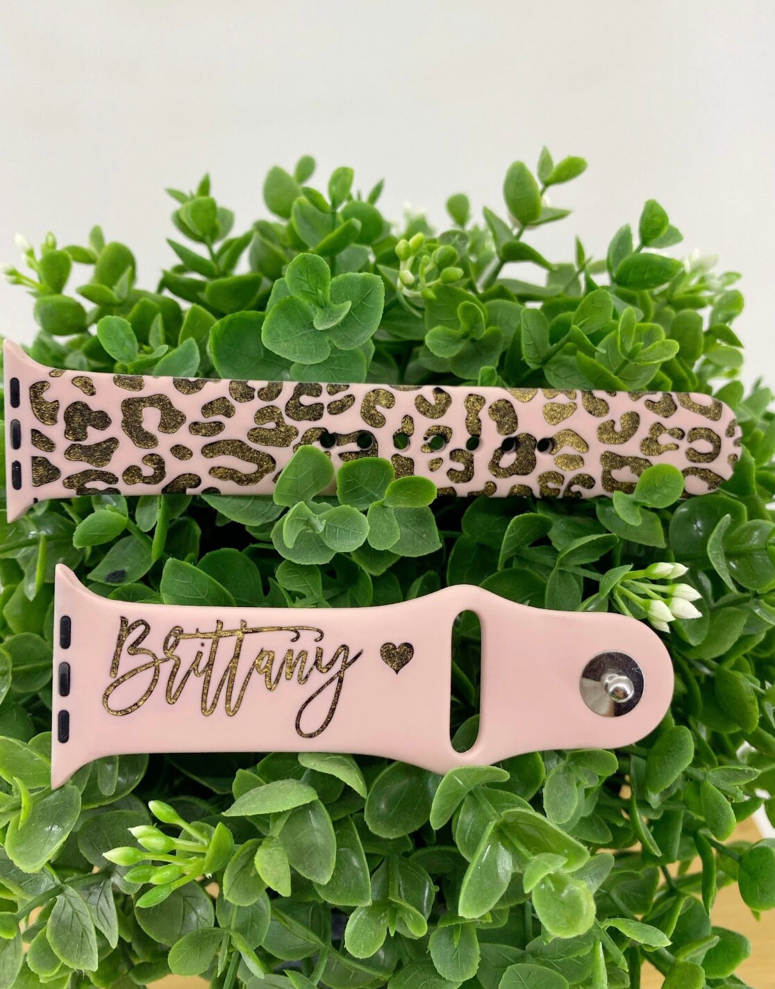 Name band animal print Engraved custom name watch bands, Leopard cheetah print, gift idea, Apple Watch 38 40 41 42 45 49 mm